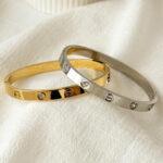 دستبند بنگل کارتیر لاو نگین دار